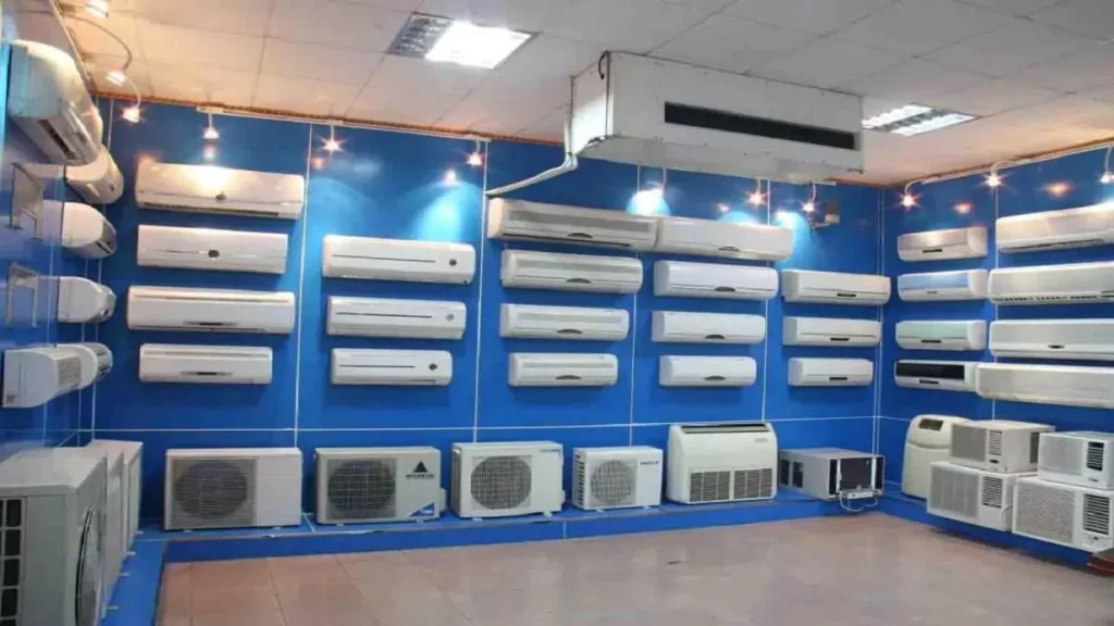 Abertura do post sobre como escolher Ar Condicionado: condicionadores de ar split expostos em loja